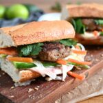 Das legendäre Baguette aus Vietnam: Bánh mì mit Frikadellen