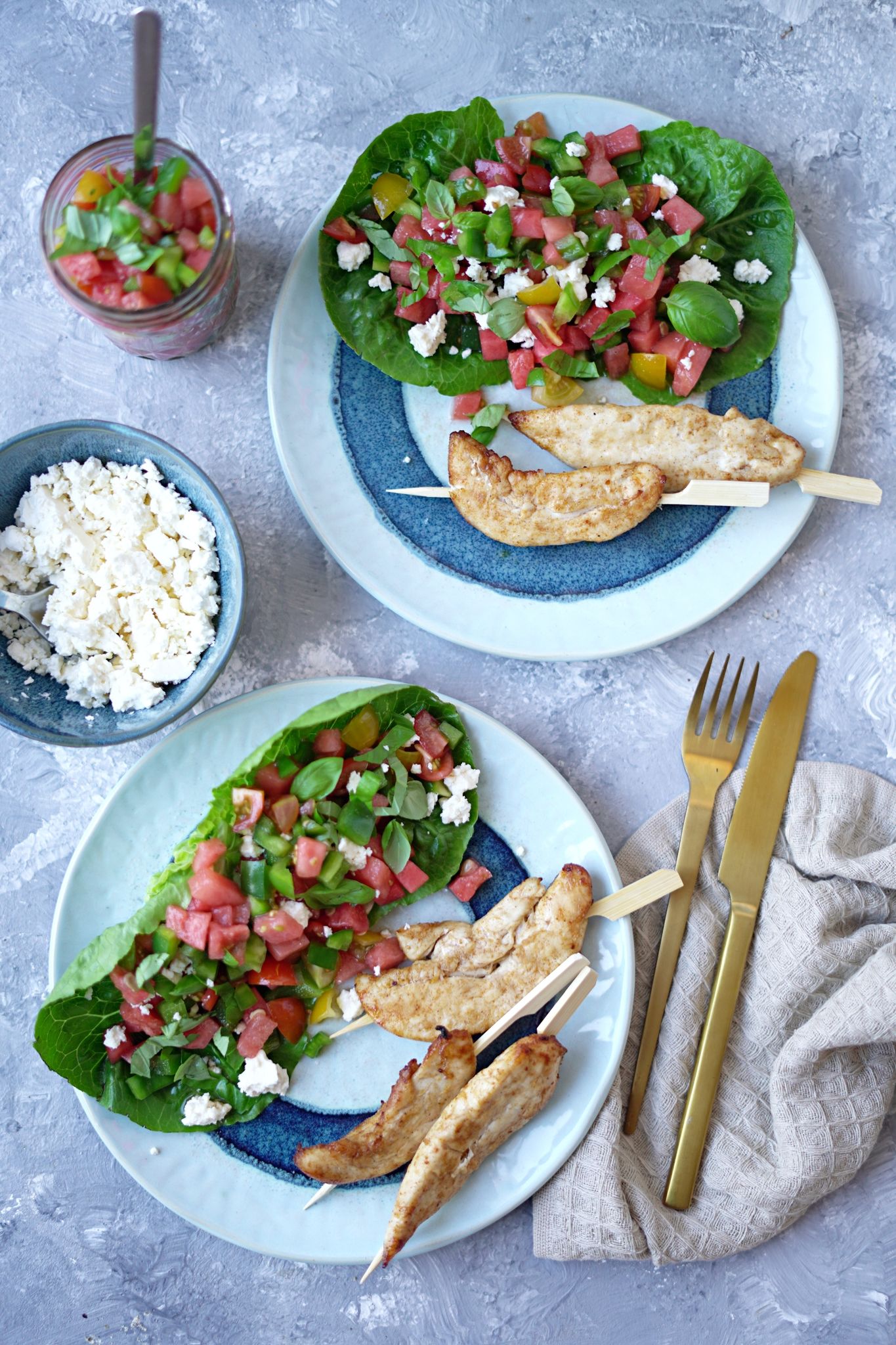 Leicht wie der Sommer: Hähnchenspieße mit Wassermelonensalsa