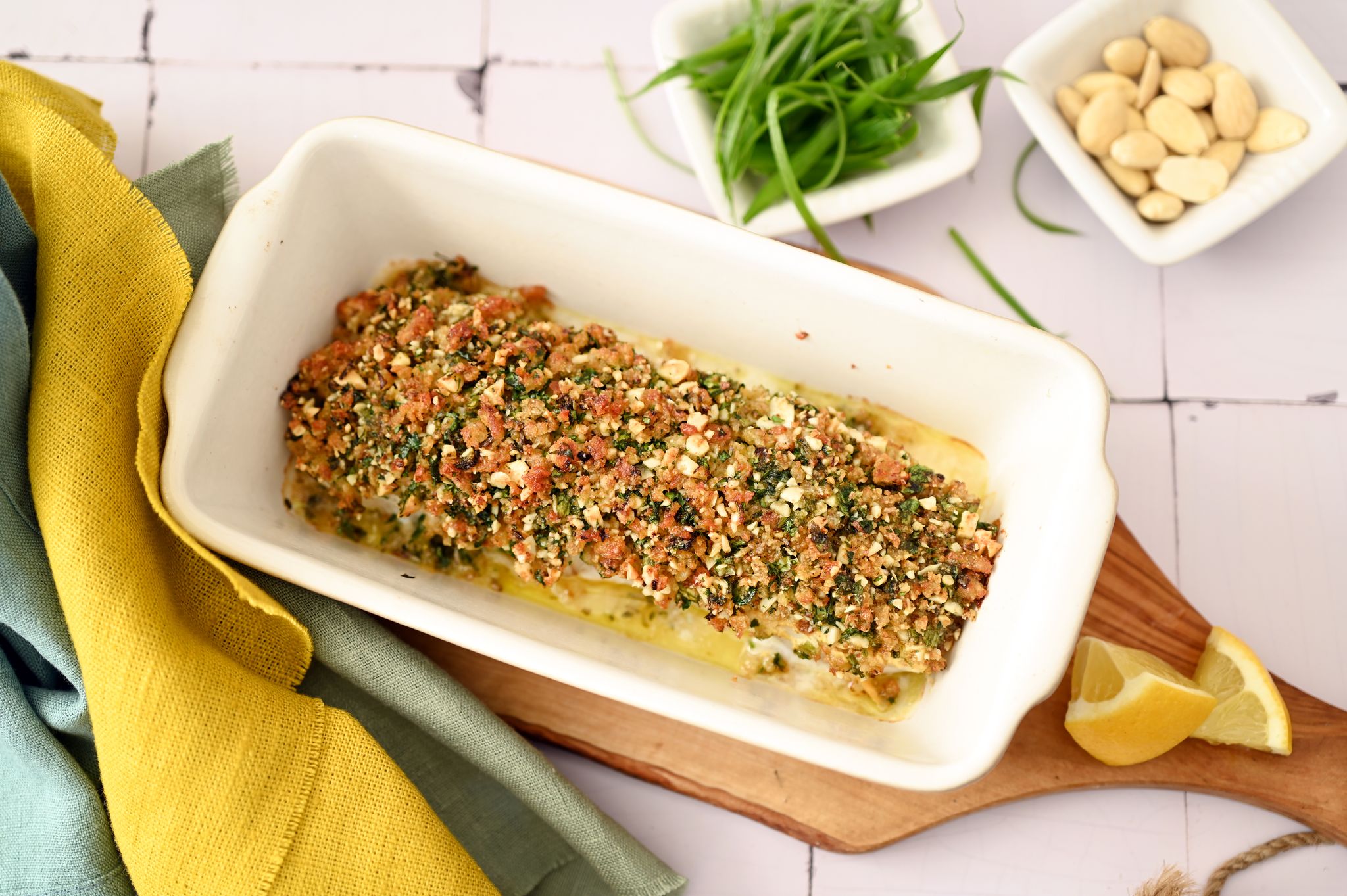 Frühlingswürzig: Fischfilet mit Bärlauch-Mandel-Kruste