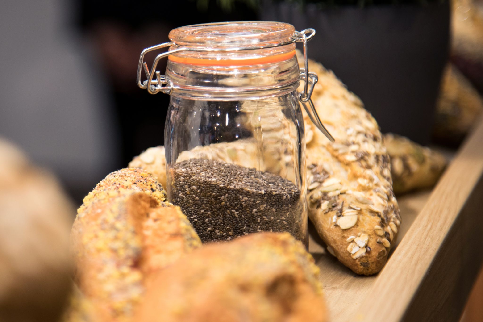 Backen ohne Eier: Chia-Samen oder Lupinenmehl als Ersatz
