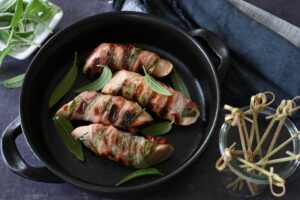 Unschlagbare Grill-Idee: Saltimbocca-Bratwürstchen