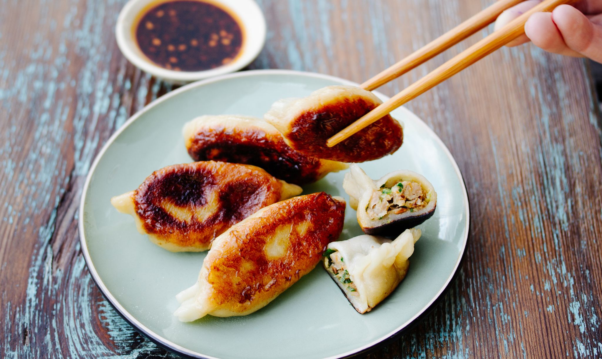 Zart gefaltet, reich gefüllt: So gelingen chinesische Jiaozi