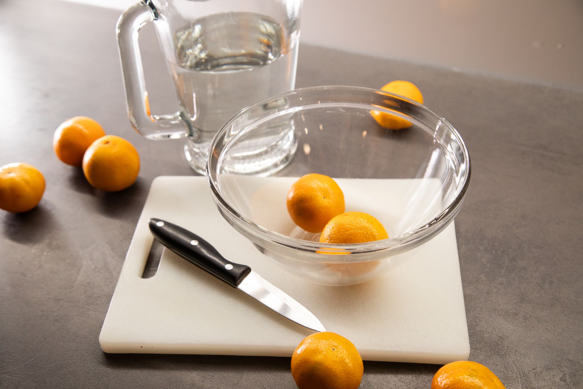 Weiße Haut von Clementinen einfach entfernen