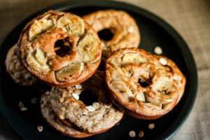 Mit Dattel, Apfel & Co.: So klappt Backen (fast) ohne Zucker