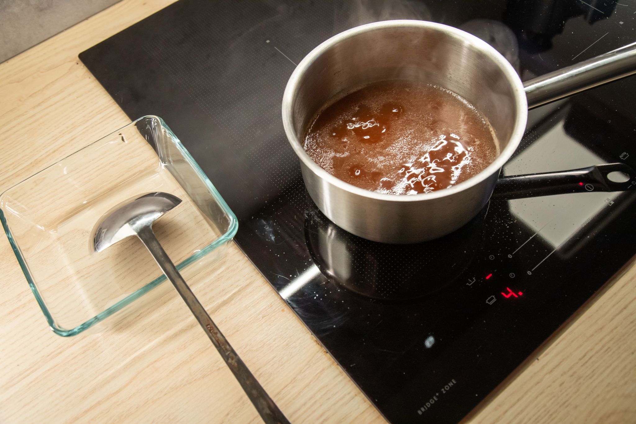 Fett aus Brühe entfernen: Klappt’s mit Eiswürfeln?