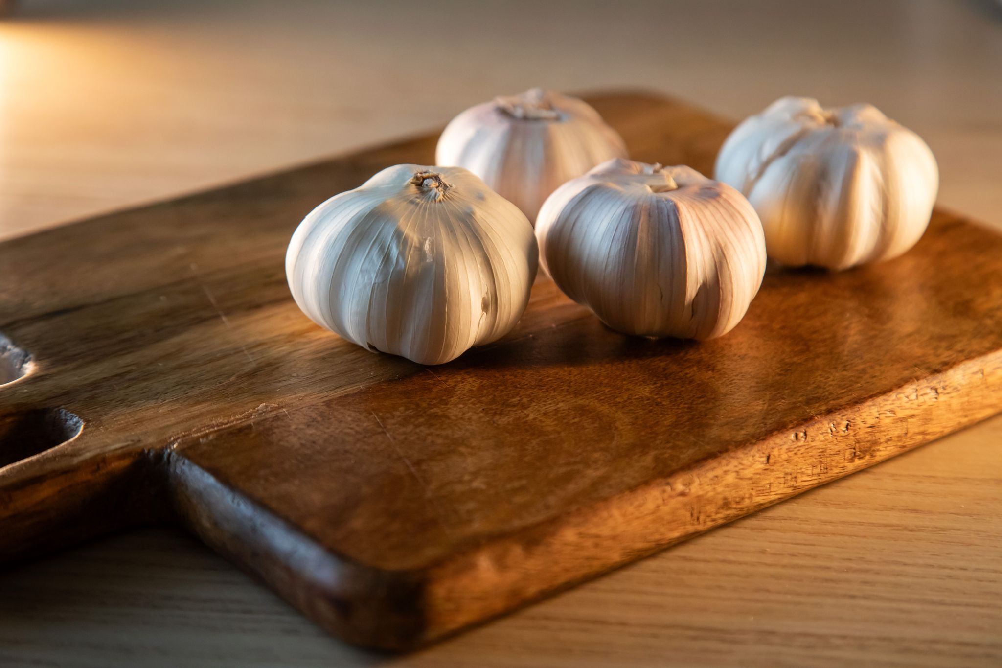 Knoblauch einfacher schälen dank Mikrowelle?